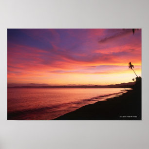 Mooie zonsondergang op het strand poster