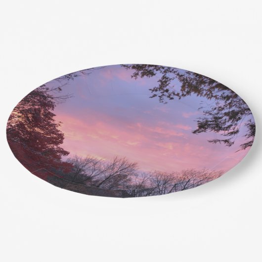 Mooie zonsondergang over bomen papieren bordje (Gekanteld)