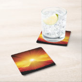Mooie zonsondergang over de bergset van het Onderz Kartonnen Onderzetters (Insitu)