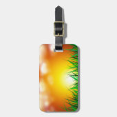 Mooie zonsopgang over een grasveld bagagelabel (Voorkant verticaal)