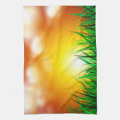 Mooie zonsopgang over een grasveld theedoek (Verticaal)