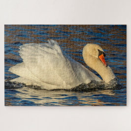 Mooie zwaan en blauw water legpuzzel