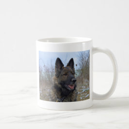 mooie zwart en bruine Duitse herdershond puppy Koffiemok