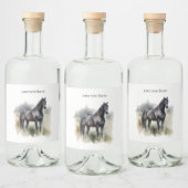 Mooie zwarte hengst in een weide in waterverf likeurfles etiket (Flessen)