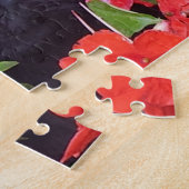 Mooie zwarte kat met groene ogen in bloemen legpuzzel (Zijkant)