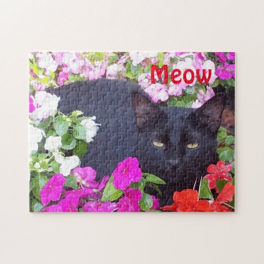 Mooie zwarte kat met groene ogen in bloemen legpuzzel (Horizontaal)