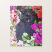 Mooie zwarte kat met groene ogen in bloemen legpuzzel (Verticaal)