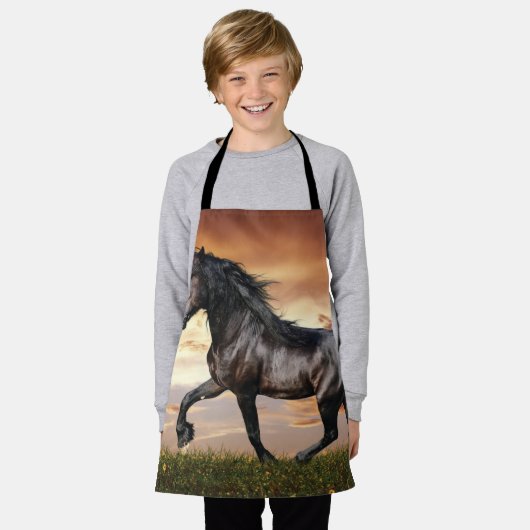 Mooie zwarte paard schort (Gedragen)