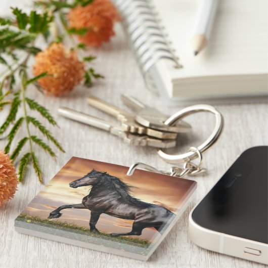 Mooie zwarte paard sleutelhanger (Voorkant Rechts)