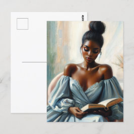 Mooie zwarte vrouw die het boek leest briefkaart