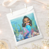 Mooie zwarte zeemeermin spelen in het zee bedankzakje (Geknipt)