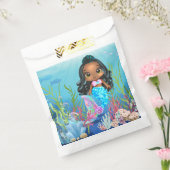 Mooie zwarte zeemeermin spelen in het zee bedankzakje (Gezegeld)