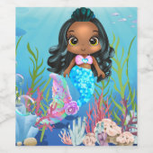 Mooie zwarte zeemeermin spelen in het zee wijn etiket (Enkel label)