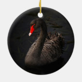 Mooie zwarte zwaan met een helder rood dok keramisch ornament (Achterkant)