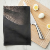 Mooie zwarte zwaan met een helder rood dok theedoek (Quarter Fold)