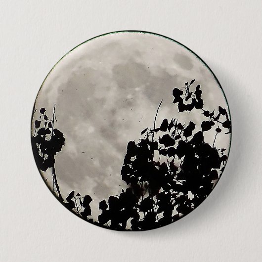 Moon achter donkere bladeren ronde button 7,6 cm (Voorkant)