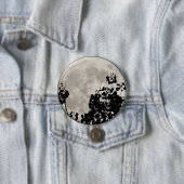 Moon achter donkere bladeren ronde button 7,6 cm (In situ)