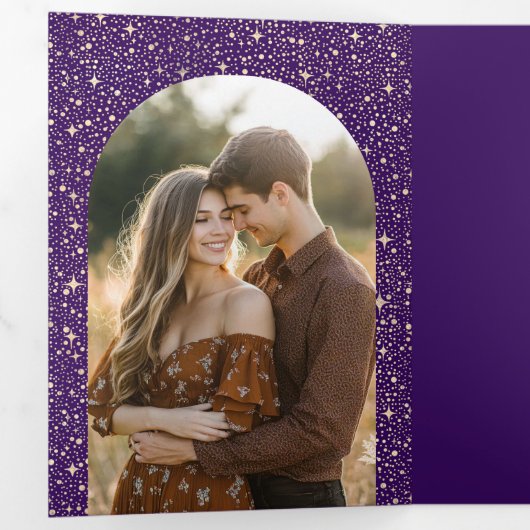 Moon and Stars Arch Hemelse Paarse huwelijksfoto Drieluik Uitnodiging (Binnenzijde eerst)