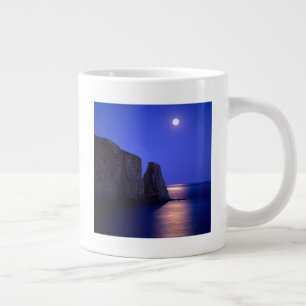 Moon At Dusk Perce Rock Gaspe Coast Quebec Grote Koffiekop
