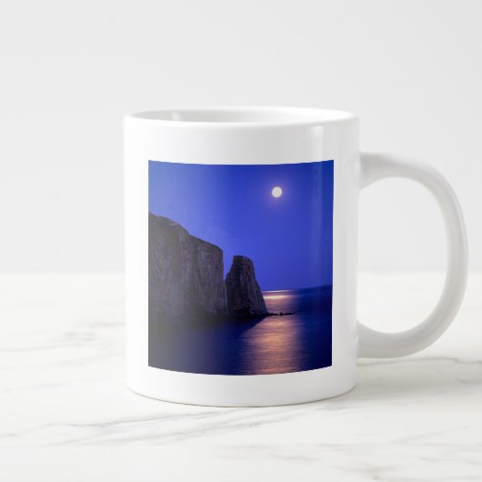 Moon At Dusk Perce Rock Gaspe Coast Quebec Grote Koffiekop (Rechts)