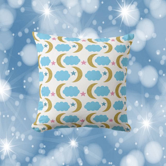 Moon Cloud Stars Faux Gold Glittern Kussen (A throw pillow with faux gold glitter moons and blue clouds.)
