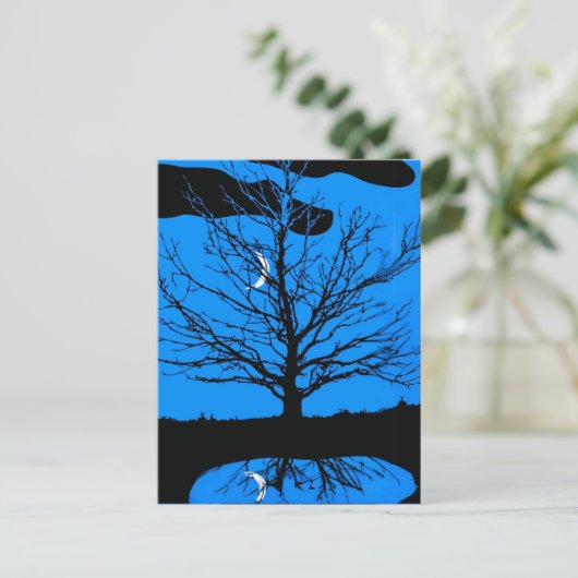 Moon met boom, kobalt blauw, zwart en wit briefkaart (Staand voorkant)