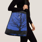 Moon met boom, kobalt blauw, zwart en wit crossbody tas (Dichtbij)
