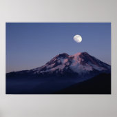Moon over de berg Rainier Poster (Voorkant)