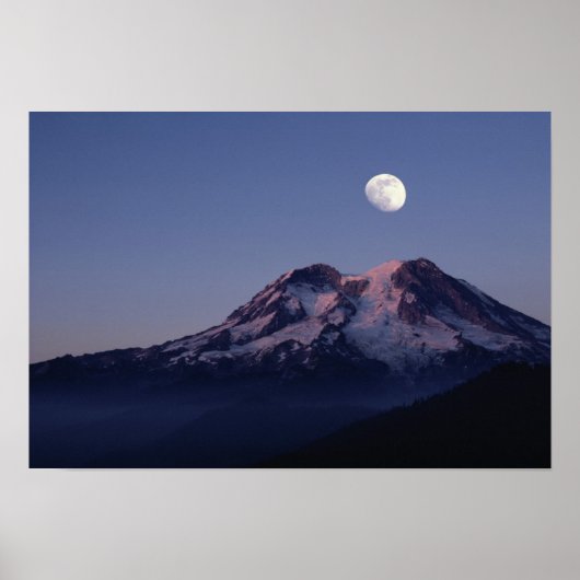 Moon over de berg Rainier Poster (Voorkant)