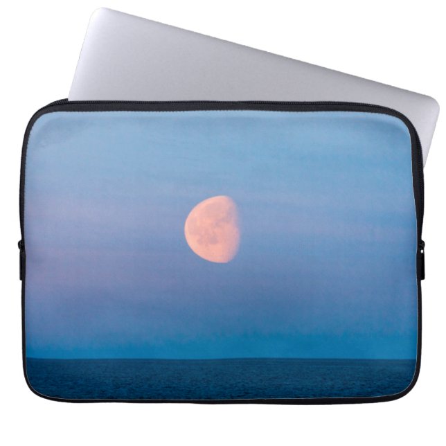 Moon Over the Bering Sea | Russia Far East Laptop Sleeve (Voorkant)