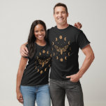 Moon Phases Space Science T-shirt<br><div class="desc">Beschikt over natuurlijke fasen van de maan met sterren en mot in het centrum.</div>