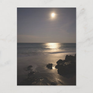 Moon rijst over zee briefkaart