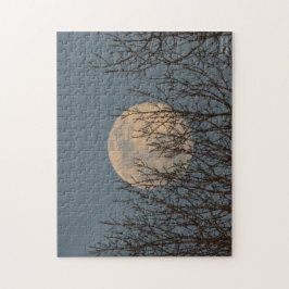 Moon Rising boven de bomen Legpuzzel
