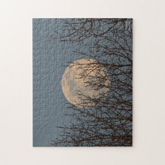 Moon Rising boven de bomen Legpuzzel (Verticaal)