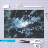 Moon verlicht de nacht achter boomtakken tissuepapier (Craft)