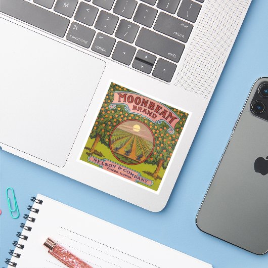 Moonbeam Brand |  citrusetiket Sticker (Laptop met iPhone)