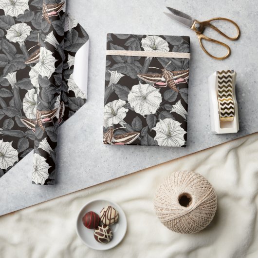 Moonbloemen en spinxmoden 2 cadeaupapier (Crafts)