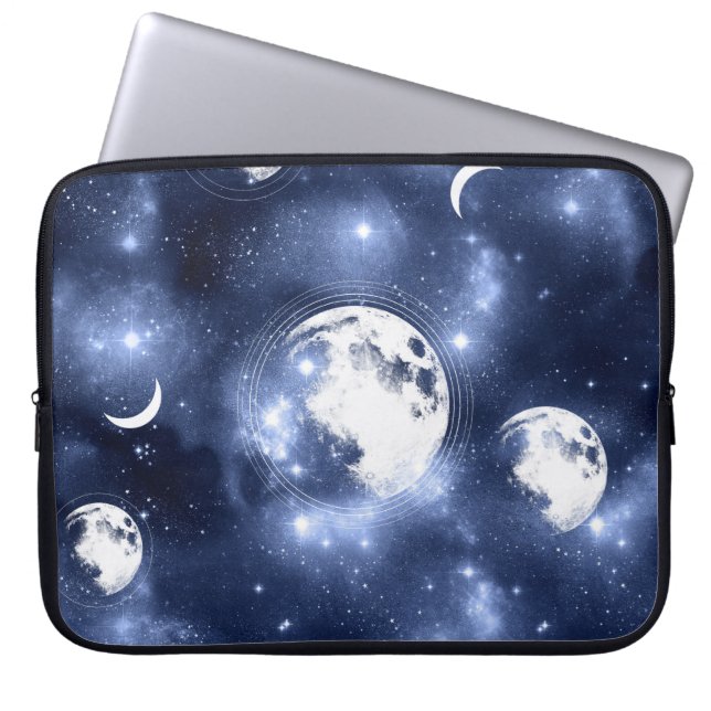 Moonlight Glow | Moon Phases in Sky Clouds Laptop Sleeve (Voorkant)