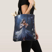 Moonlight Symphony - dromerige viool spelen meisje Tote Bag (Dichtbij)