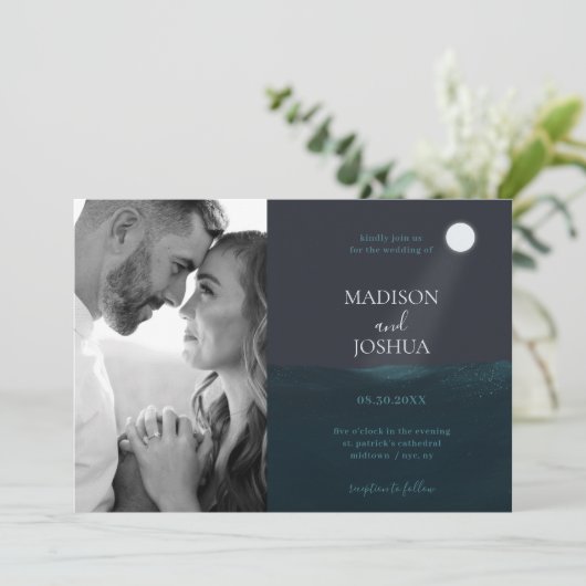 Moonlight Zee foto bruiloft uitnodiging (Staand voorkant)