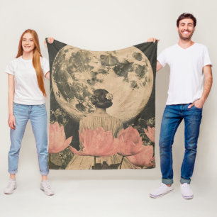 Moonlit Elegance - Back Uitzicht van Vrouw met Maa Fleece Deken