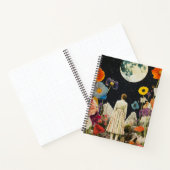 Moonlit Elegance - Het Uitzicht van de vrouw met d Notitieboek (Binnen)