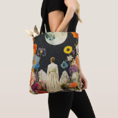 Moonlit Elegance - Het Uitzicht van de vrouw met d Tote Bag (Dichtbij)