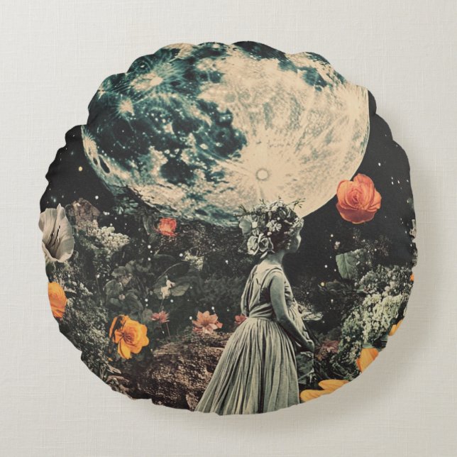 Moonlit Elegance - Vrouw met Maan (3) Rond Kussen (Voorkant)