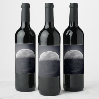 Moonlit Elegance: Wijnfles met een Maan Afbeelding Wijn Etiket