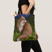 Moonlit Fox in Midnight Bossen Tote Bag (Dichtbij)