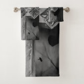 Moonlit GraveYard Gothic Cross met Krogen Bad Handdoek (Insitu)