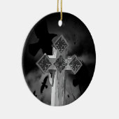 Moonlit GraveYard Gothic Cross met Krogen Keramisch Ornament (Rechts)