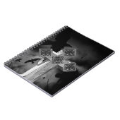 Moonlit GraveYard Gothic Cross met Krogen Notitieboek (Linkerzijde)
