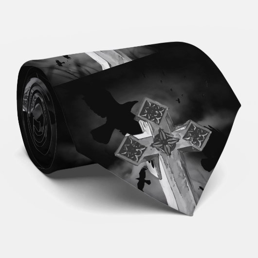 Moonlit GraveYard Gothic Cross met Krogen Stropdas (Opgerold)